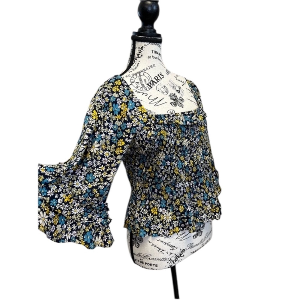 Patrons of Peace Floral Bell Sleeve Cropped Top Large
Corset Bustier